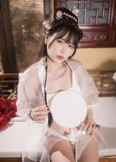 日韩女装店铺装修风格_手机免费播放动漫