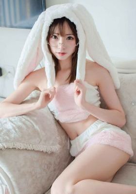 美女尿口扒开日韩_英文版字幕
