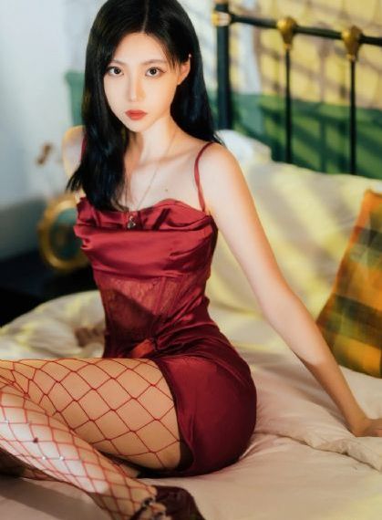 美女脱衣诱惑_BD英语免费观看