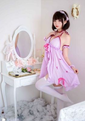 欧美t恤女长袖_超清电影完整版在线观看